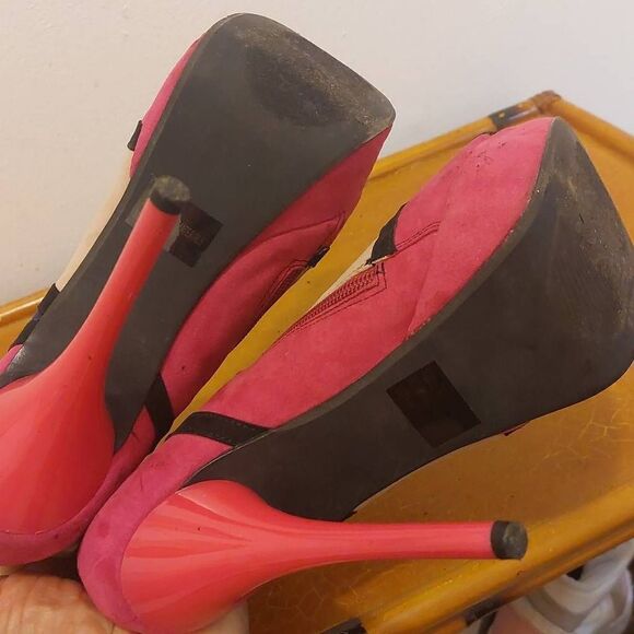 Qupid Women  Multicolor Suede 6" Heels  2" Platform Shoes  Size 9 - Picture 8 of 8